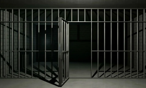 Mutual Respect Between Lawyers And Prison Authorities Paramount To Vindicate Grievances Of Prisoners: Madras High Court Mutual Respect Between Lawyers And Prison Authorities Paramount To Vindicate Grievances Of Prisoners: Madras High Court