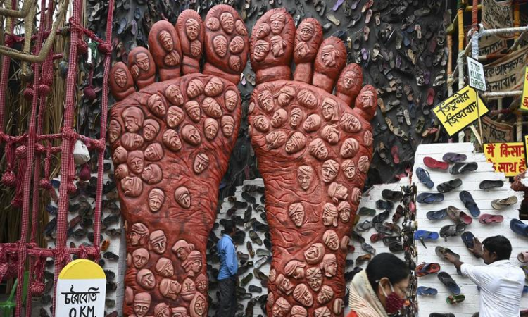 Calcutta High Court Refuses Relief On Plea Alleging Disrespect Of Goddess Durga By Alleged Display Of Shoes In Puja Pandal Calcutta High Court Refuses Relief On Plea Alleging Disrespect Of Goddess Durga By Alleged Display Of Shoes In Puja Pandal
