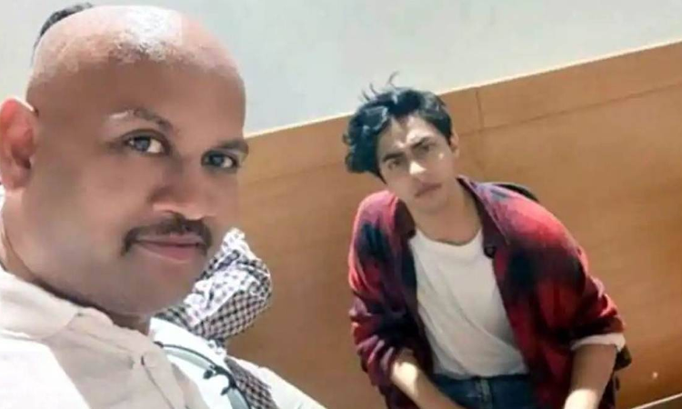 Made To Sign Blank Papers At NCB Office, Overheard Extortion Talks : Witness In Aryan Khan Case Alleges Made To Sign Blank Papers At NCB Office, Overheard Extortion Talks : Witness In Aryan Khan Case Alleges