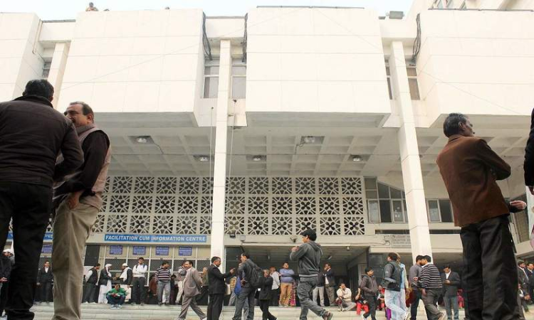 Caste-Based Questions In DSSSBs Exam- Delhi Court Warns Of Attachment Of Joint And Special Delhi Police Commissioners Salary For Delayed Probe Caste-Based Questions In DSSSBs Exam- Delhi Court Warns Of Attachment Of Joint And Special Delhi Police Commissioners Salary For Delayed Probe