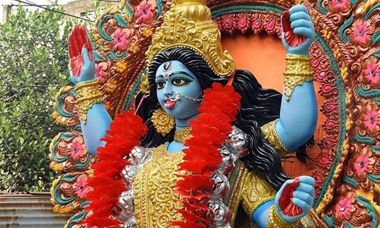 Kali Puja : Calcutta High Court Permits Restricted Entry Into Pandals For Fully Vaccinated People; Rituals Such As Anjali, Arati Allowed Kali Puja : Calcutta High Court Permits Restricted Entry Into Pandals For Fully Vaccinated People; Rituals Such As Anjali, Arati Allowed