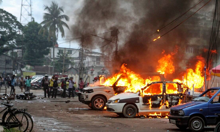 Tripura Violence : Supreme Court Agrees To Give Urgent Listing To Petition Challenging UAPA Against Lawyers, Journalists Tripura Violence : Supreme Court Agrees To Give Urgent Listing To Petition Challenging UAPA Against Lawyers, Journalists