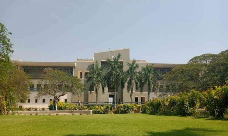 Rejection Of A Bail In A Non-Bailable Case At The Initial Stage And The Cancellation Of Bail Have To Be Dealt On A Different Basis: Gujarat HC Rejection Of A Bail In A Non-Bailable Case At The Initial Stage And The Cancellation Of Bail Have To Be Dealt On A Different Basis: Gujarat HC