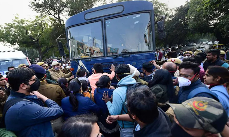 Letter Plea In Supreme Court Seeks Inquiry, Action Against Delhi Police Personnel Who Assaulted Protesting Resident Doctors Letter Plea In Supreme Court Seeks Inquiry, Action Against Delhi Police Personnel Who Assaulted Protesting Resident Doctors