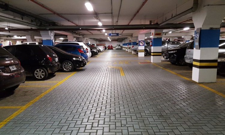 Malls Cant Collect Car Parking Fee : Kerala High Court Makes Prima Facie View In Lulu Mall Case