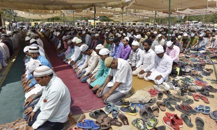Offer Namaz And Plant Two Trees: Malegaon Court Directs Muslim Man In Road Accident Brawl Case Offer Namaz And Plant Two Trees: Malegaon Court Directs Muslim Man In Road Accident Brawl Case