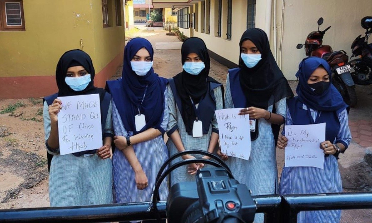 Karnataka Govt Withdraws 2022 Hijab Ban Order; Permits Religious Symbols Including Hijab, Turban, Rudraksha With Prescribed Uniform Karnataka Govt Withdraws 2022 Hijab Ban Order; Permits Religious Symbols Including Hijab, Turban, Rudraksha With Prescribed Uniform