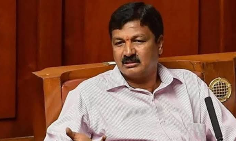 Ramesh Jarkiholi Sex CD Scandal: Supreme Court Stays Karnataka HCs Order Allowing SIT To Submit Final Report Ramesh Jarkiholi Sex CD Scandal: Supreme Court Stays Karnataka HCs Order Allowing SIT To Submit Final Report