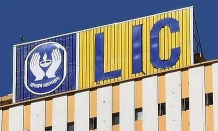 Backdoor Entries Anathema To Public Service : Supreme Court Refuses To Direct LIC To Absorb 11,000 Part Time Workers Backdoor Entries Anathema To Public Service : Supreme Court Refuses To Direct LIC To Absorb 11,000 Part Time Workers