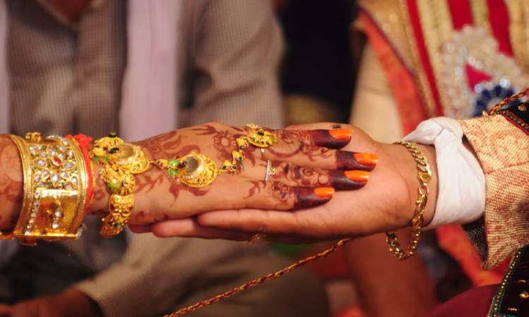 No Maintenance Without Evidence Of Valid Marriage, Testimony Of Unreliable Witnesses Cannot Be Considered: Madras High Court No Maintenance Without Evidence Of Valid Marriage, Testimony Of Unreliable Witnesses Cannot Be Considered: Madras High Court