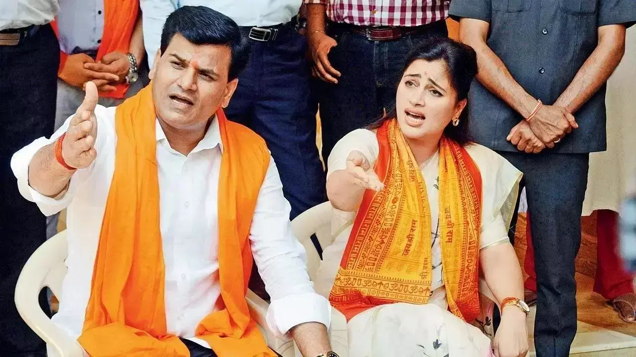 Havent Spoken To Media About Hanuman Chalisa Case: Navneet Rana & Ravi Rana Oppose Issuance Of NBW, Claim Benefit Of SC Order On Sedition Havent Spoken To Media About Hanuman Chalisa Case: Navneet Rana & Ravi Rana Oppose Issuance Of NBW, Claim Benefit Of SC Order On Sedition