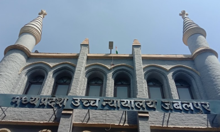 Juvenile Justice | Aadhar Card Not Acceptable To Determine Age Of Prosecutrix: Madhya Pradesh High Court Juvenile Justice | Aadhar Card Not Acceptable To Determine Age Of Prosecutrix: Madhya Pradesh High Court