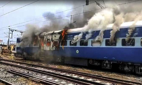 Agnipath Protests : PIL In Supreme Court Seeks SIT Probe Into Mass Violence & Damages To Public Properties Agnipath Protests : PIL In Supreme Court Seeks SIT Probe Into Mass Violence & Damages To Public Properties