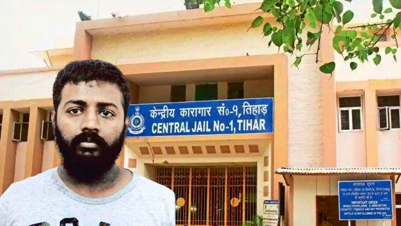 “Life Is Hell For Me” In Mandoli Prison, Says Alleged Conman Sukesh Chandrashekar ; Supreme Court Seeks Affidavit From Authorities On Security Measures “Life Is Hell For Me” In Mandoli Prison, Says Alleged Conman Sukesh Chandrashekar ; Supreme Court Seeks Affidavit From Authorities On Security Measures