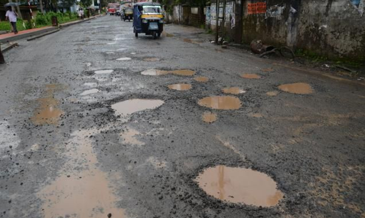 Right To Travel Virtually Elevated To Fundamental Right, Failure To Restore Poor Roads A Virtual Crime: Kerala High Court Remarks Right To Travel Virtually Elevated To Fundamental Right, Failure To Restore Poor Roads A Virtual Crime: Kerala High Court Remarks