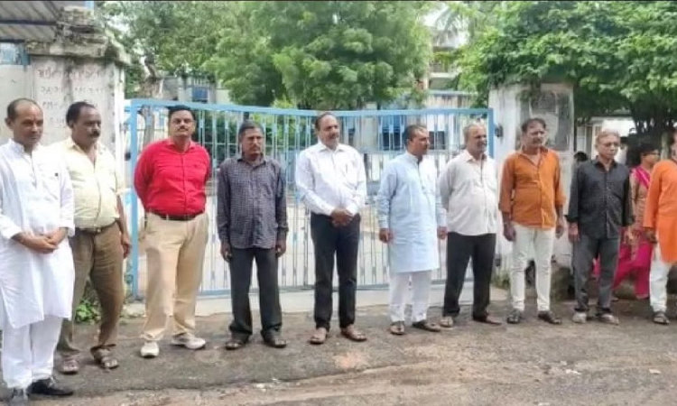Bilkis Bano Case | 2 Convicts Withdraw Plea As Gujarat HC Expresses Disinclination To Grant Parole For Navchandi/Vastu Puja Bilkis Bano Case | 2 Convicts Withdraw Plea As Gujarat HC Expresses Disinclination To Grant Parole For Navchandi/Vastu Puja
