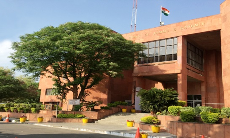 Police Cannot Quick Fix Facts Into Its Viewpoint Of Accusation: JKL High Court On Rape Investigation In Criminal Intimidation Complaint Police Cannot Quick Fix Facts Into Its Viewpoint Of Accusation: JKL High Court On Rape Investigation In Criminal Intimidation Complaint