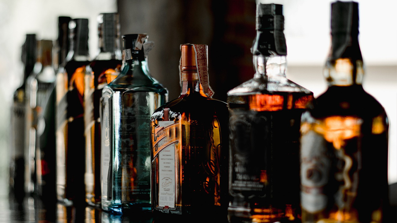 HP High Court Quashes FIR Against Liquor Bottling Unit Over Failure To Affix Holograms, Imposes ₹1 Lakh Penalty Under Excise Act HP High Court Quashes FIR Against Liquor Bottling Unit Over Failure To Affix Holograms, Imposes ₹1 Lakh Penalty Under Excise Act