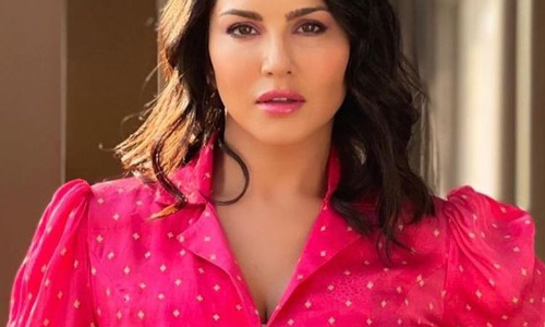 Kerala High Court Stays Proceedings In Cheating Case Against Bollywood Actor Sunny Leone, Husband Daniel Weber Kerala High Court Stays Proceedings In Cheating Case Against Bollywood Actor Sunny Leone, Husband Daniel Weber