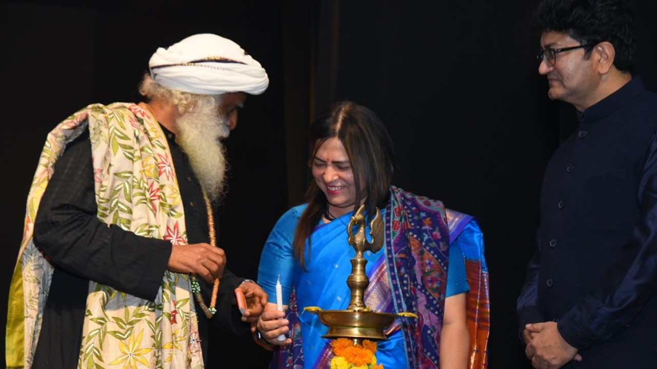 Luthra And Luthra Hosts Meenakshi Lekhi, Sadhguru, Other Dignitaries For A Cultural Evening Luthra And Luthra Hosts Meenakshi Lekhi, Sadhguru, Other Dignitaries For A Cultural Evening