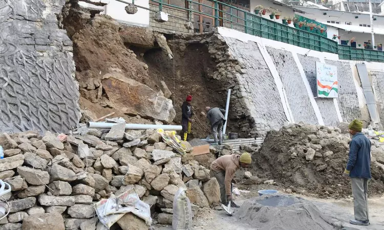 Joshimath Crises| Strictly Enforce Construction Ban, Submit Report To Prevent Further Damage: Uttarakhand HC To State Govt Joshimath Crises| Strictly Enforce Construction Ban, Submit Report To Prevent Further Damage: Uttarakhand HC To State Govt