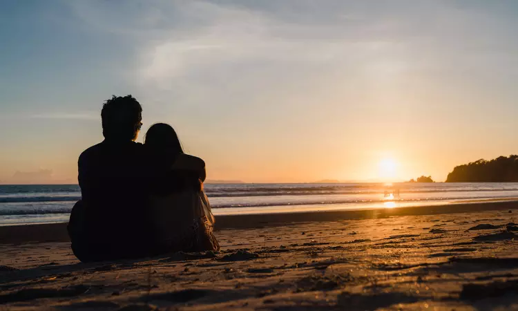 Relationship Cannot Be Said To Have Religious Angle Merely Because Boy And Girl Are From Different Religions: Bombay High Court Relationship Cannot Be Said To Have Religious Angle Merely Because Boy And Girl Are From Different Religions: Bombay High Court