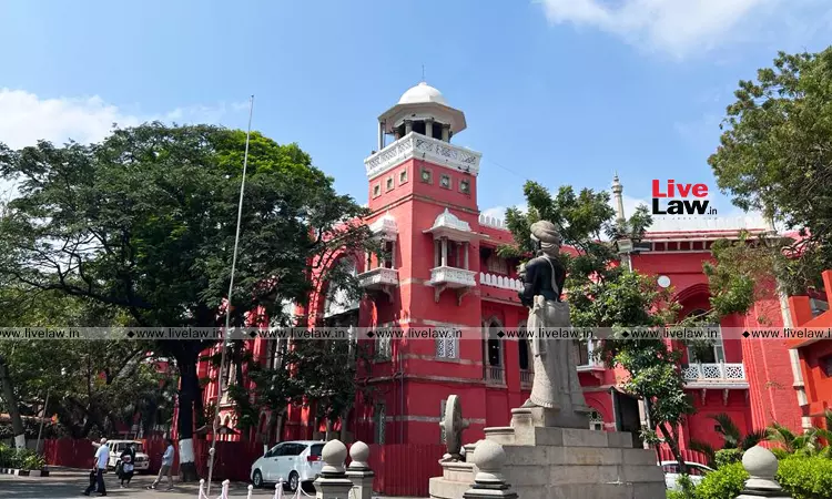 Co-Operative Societies Not Public Authorities, Not Bound By Right To Information Act: Madras High Court Reiterates Co-Operative Societies Not Public Authorities, Not Bound By Right To Information Act: Madras High Court Reiterates