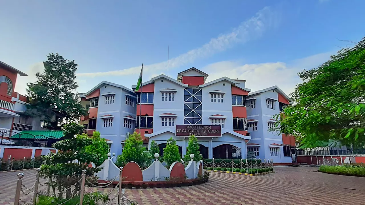 Should Be Dealt With Iron Hand: Calcutta HC Orders Probe Into Discrepancies Between Quantity Of Drugs In Seizure List & Magistrates Certificate