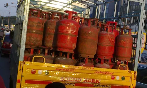 Orissa High Court Asks Ministry Of Petroleum & Natural Gas To Spread Awareness About Insurance Coverage In Cylinder Blast Cases