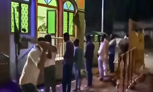 Junagadh Mob Violence| PIL In Gujarat HC Seeks Inquiry Into Alleged Custodial Violence, Public Flogging Of Rioters By Policemen Junagadh Mob Violence| PIL In Gujarat HC Seeks Inquiry Into Alleged Custodial Violence, Public Flogging Of Rioters By Policemen
