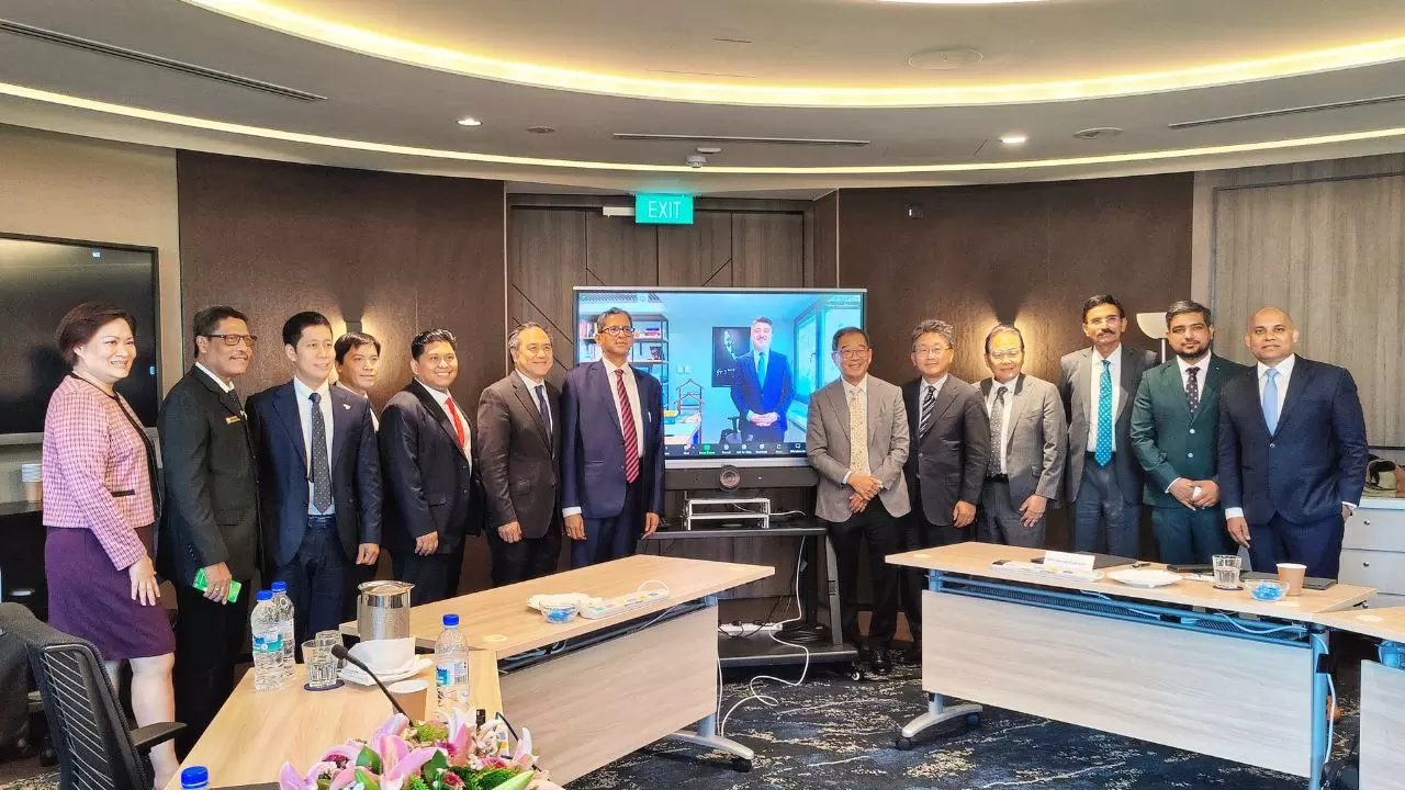 IAMC & SIMC Sign MoU In Singapore IAMC & SIMC Sign MoU In Singapore