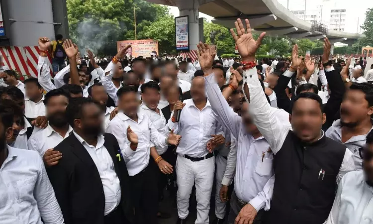 Hapur Lathi-Charge On Lawyers: UP Bar Council Calls Off Strike As Govt Suspends/Transfers Erring Police Officials