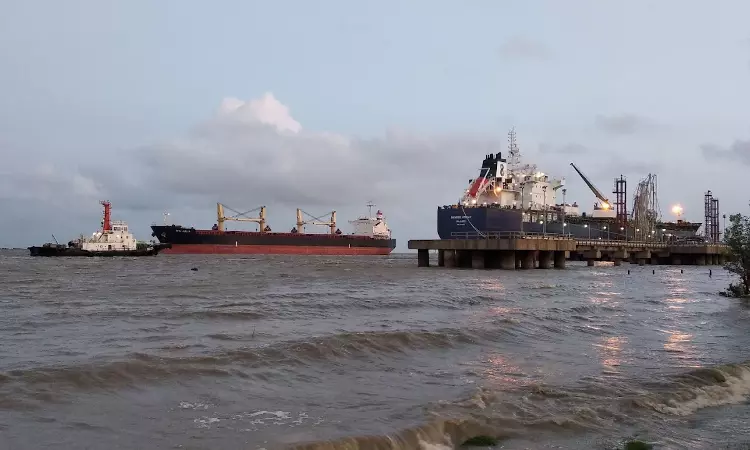 Calcutta High Court Orders Liberian Ship To Pay ₹88 Crore For Allegedly Damaging Haldia Oil Jetty Or Face Arrest Calcutta High Court Orders Liberian Ship To Pay ₹88 Crore For Allegedly Damaging Haldia Oil Jetty Or Face Arrest