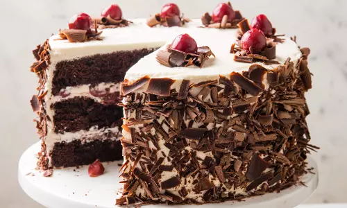 Restaurant Service Or Bakery Product? Bombay High Court To Decide If Donuts & Cakes Should Be Taxed At 5% Or 18% Under GST Restaurant Service Or Bakery Product? Bombay High Court To Decide If Donuts & Cakes Should Be Taxed At 5% Or 18% Under GST