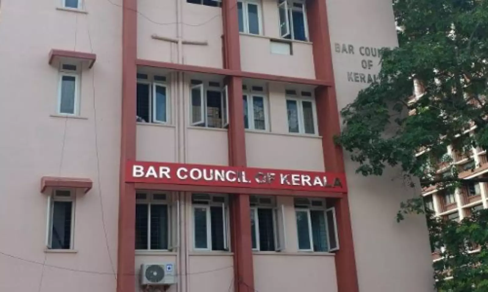 Temporary Magistrate Faces Kerala Lawyers Protest Over Direction To Arrest Advocate Temporary Magistrate Faces Kerala Lawyers Protest Over Direction To Arrest Advocate