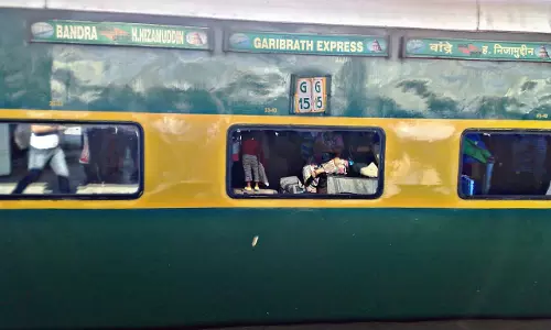Inadequate Power Supply And AC Failure In Garib Rath Train, Hyderabad District Commission Orders South-Central Railways Liable For Negligence