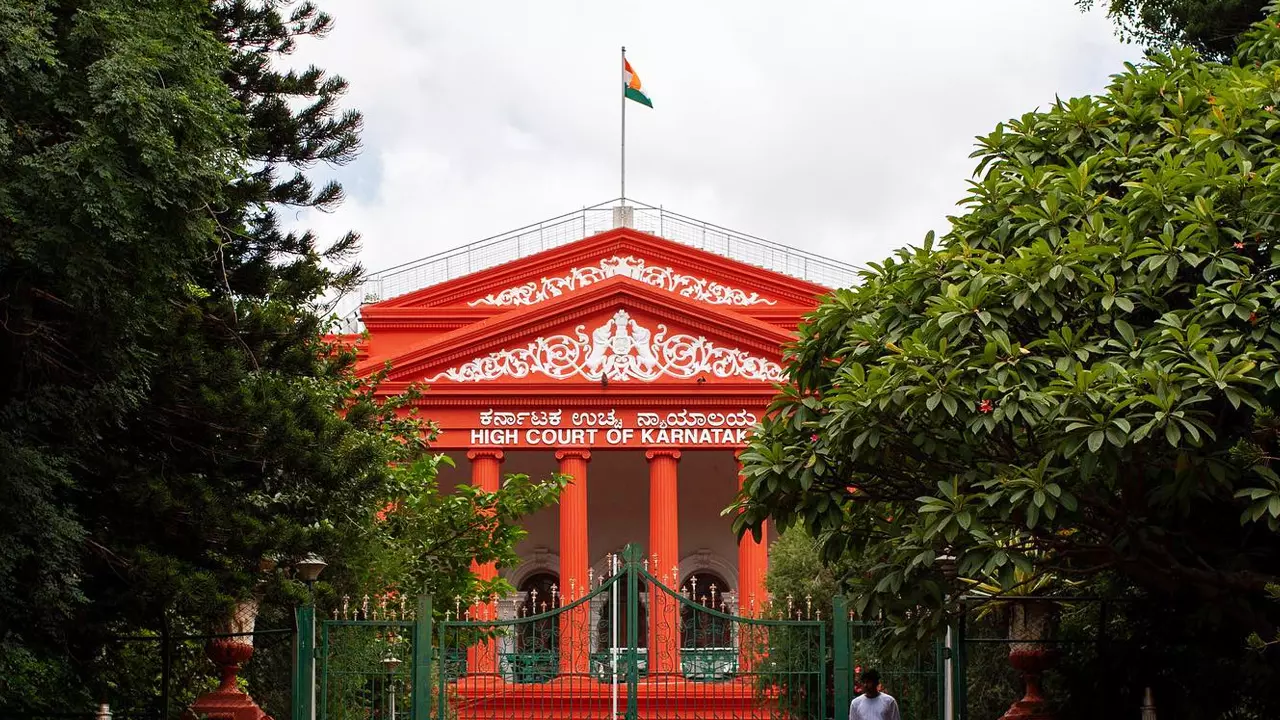 Lis Pendens Principle Applies To Property Acquired During Section 9 Arbitration Proceedings: Karnataka High Court Lis Pendens Principle Applies To Property Acquired During Section 9 Arbitration Proceedings: Karnataka High Court