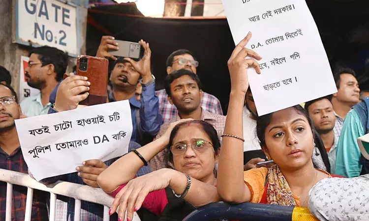 Calcutta High Court Allows Sit-In Protest By Govt Employees Demanding Release Of Dearness Allowance Near State Secretariat Nabanna Calcutta High Court Allows Sit-In Protest By Govt Employees Demanding Release Of Dearness Allowance Near State Secretariat Nabanna