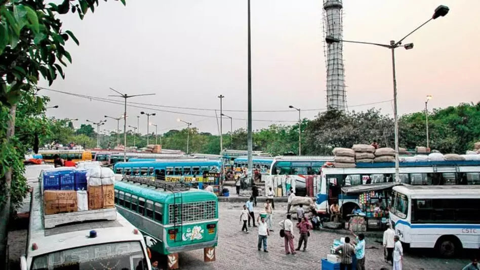 Suspend Their Permits: Calcutta HC Directs Inspection Of Buses Plying Through Esplanade To Check For Repeated Violation Of Permit Conditions