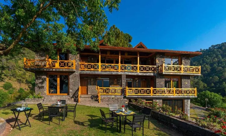 Booked Hotel Found 30 Km Away From Shown Location, Chandigarh District Commission Holds Stay Vista Liable And Hideaway Cottage Liable Booked Hotel Found 30 Km Away From Shown Location, Chandigarh District Commission Holds Stay Vista Liable And Hideaway Cottage Liable