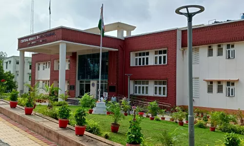 Departmental Proceedings And Proceedings In Criminal Case Can Proceed Simultaneously: CAT Jabalpur Departmental Proceedings And Proceedings In Criminal Case Can Proceed Simultaneously: CAT Jabalpur