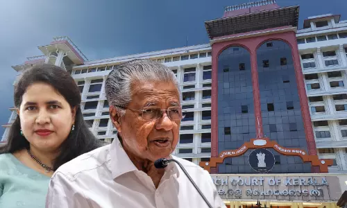 CMRL Scam: Kerala High Court Rejects Pleas Seeking Probe Into Bribery Allegations Against CM Pinarayi Vijayan, Daughter Veena