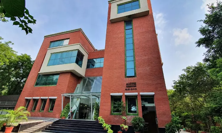 NCDRC Holds New Delhi Institute Of Management Studies Liable For Misleading Student For Joining MBA Course