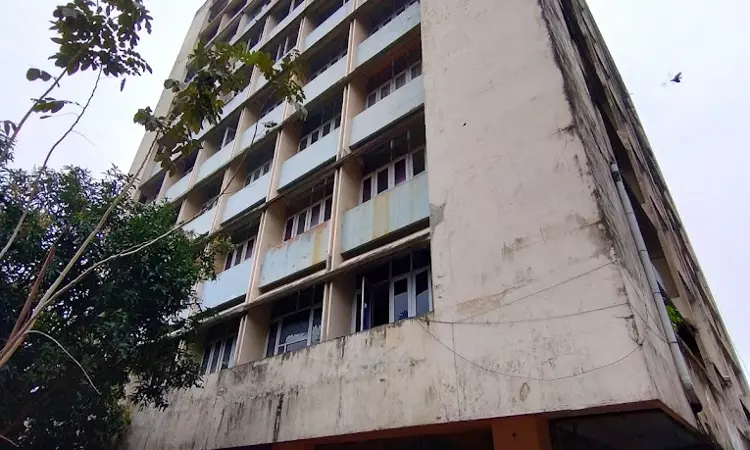 Kerala HC Calls For Suggestions On Utilization Of Available Space At DRT Ernakulam, Emphasises On Separate Toilets For Female Advocates Kerala HC Calls For Suggestions On Utilization Of Available Space At DRT Ernakulam, Emphasises On Separate Toilets For Female Advocates