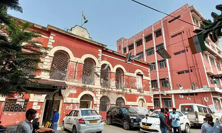 Letter By Judicial Officers Flagging Miscreants Loitering Around Residence: District Judge Forwards Complaint To Calcutta High Court Letter By Judicial Officers Flagging Miscreants Loitering Around Residence: District Judge Forwards Complaint To Calcutta High Court