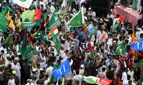 Milad-Un-Nabi Juloos | State Authority Bound To Ensure Tranquillity When Peaceful Processions Are Carried Out: Allahabad HC