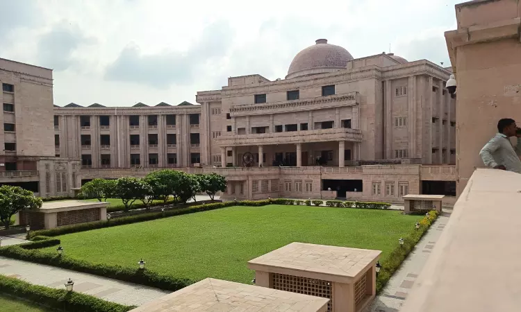 Alternative Remedy Precludes Writ Petition In Gratuity Dispute: Allahabad HC Alternative Remedy Precludes Writ Petition In Gratuity Dispute: Allahabad HC