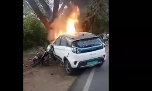 Manufacturing Defect : Consumer Forum Directs Tata Motors To Refund ₹16.95 Lakh To Owner Of Nexon EV Which Caught Fire Manufacturing Defect : Consumer Forum Directs Tata Motors To Refund ₹16.95 Lakh To Owner Of Nexon EV Which Caught Fire