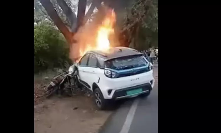 Manufacturing Defect : Consumer Forum Directs Tata Motors To Refund ₹16.95 Lakh To Owner Of Nexon EV Which Caught Fire Manufacturing Defect : Consumer Forum Directs Tata Motors To Refund ₹16.95 Lakh To Owner Of Nexon EV Which Caught Fire