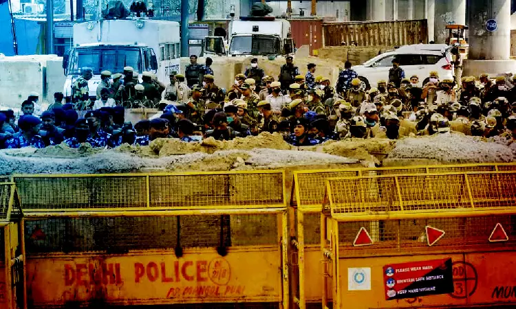 There May Be Some Intelligence We Dont Know: Delhi High Court On PIL Against Singhu Border Blockade, Asks Police Commissioner To Consider There May Be Some Intelligence We Dont Know: Delhi High Court On PIL Against Singhu Border Blockade, Asks Police Commissioner To Consider